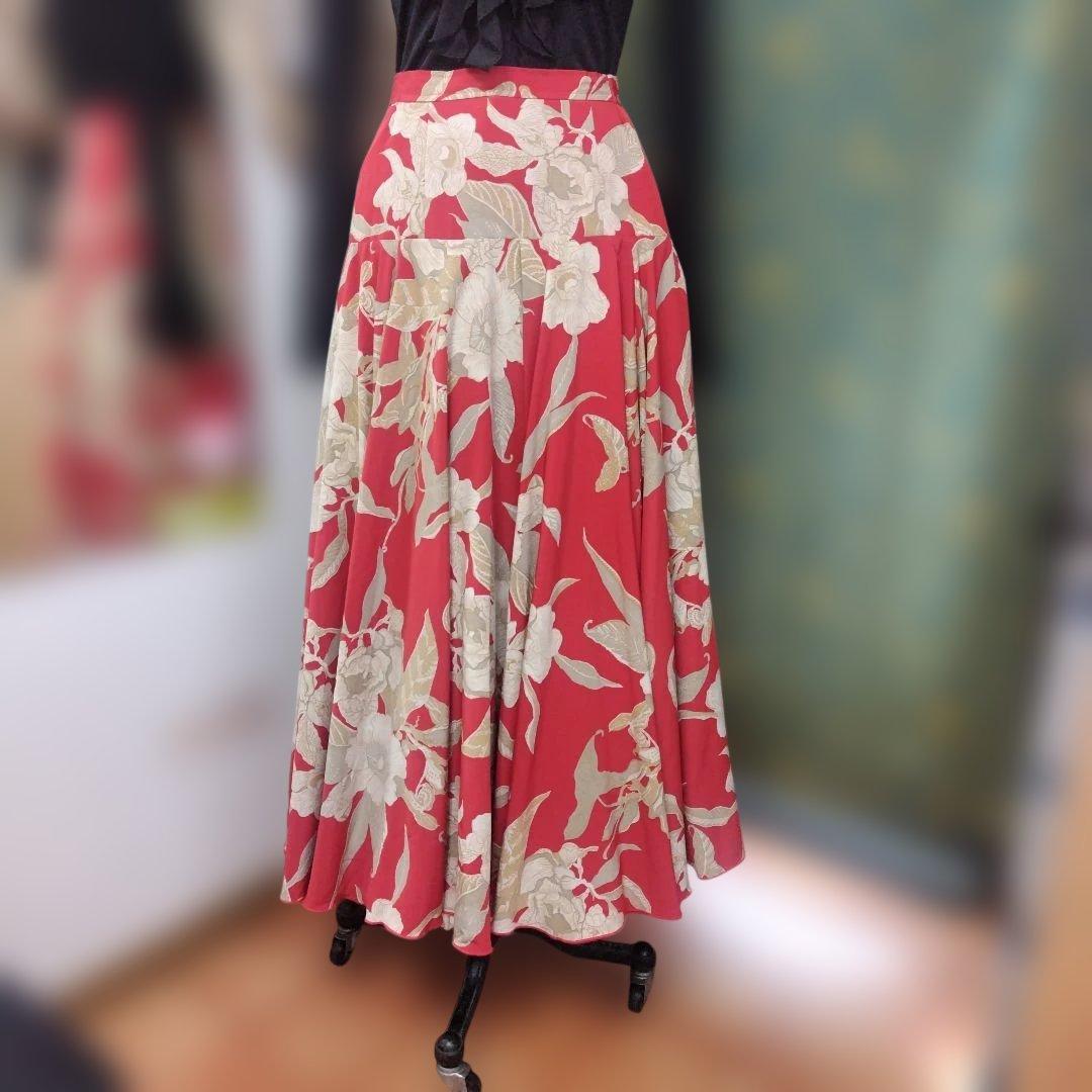 赤といぶし金の花柄ファルダ