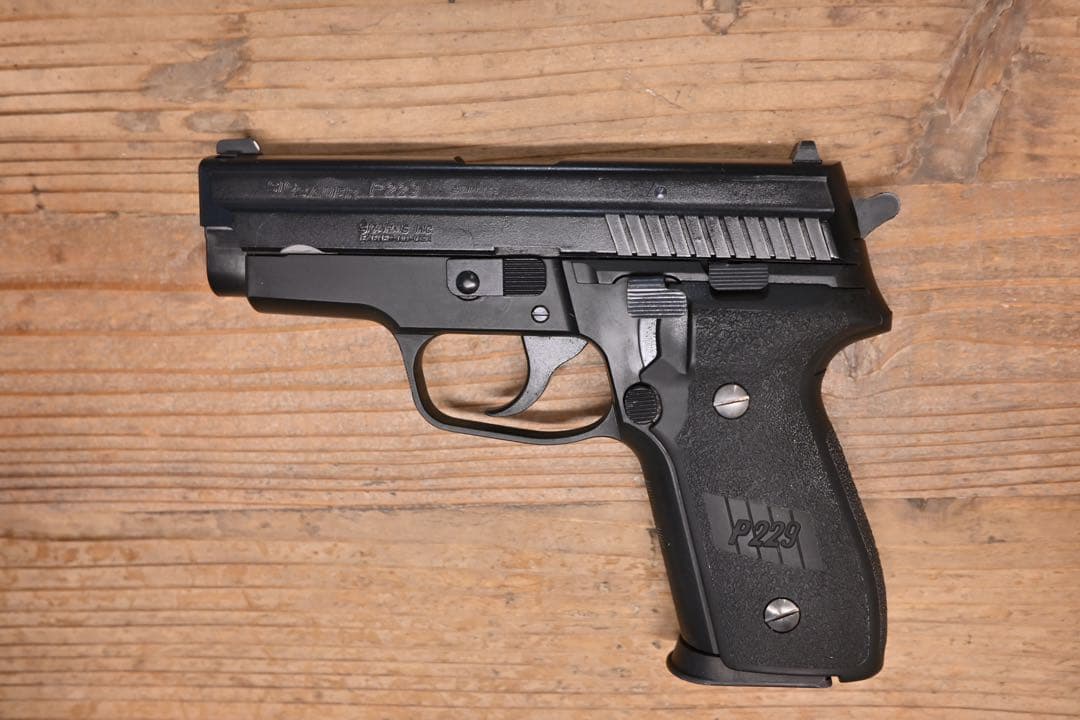 モデルガン タナカ SIG SAUER P229ブラック(発火式）