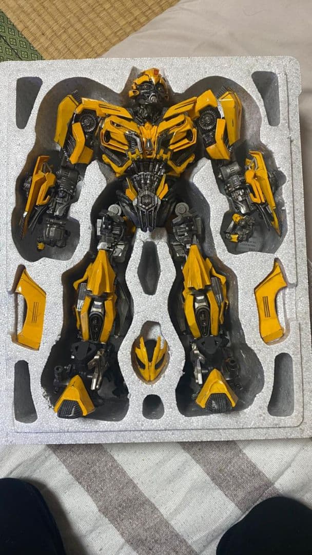 トランスフォーマー バンブルビー フィギュア　最後の騎士王　スリーエー