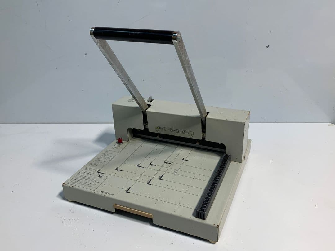 PLUS PK-513 手動式裁断機 A4対応 [動作確認済み 部品欠品]