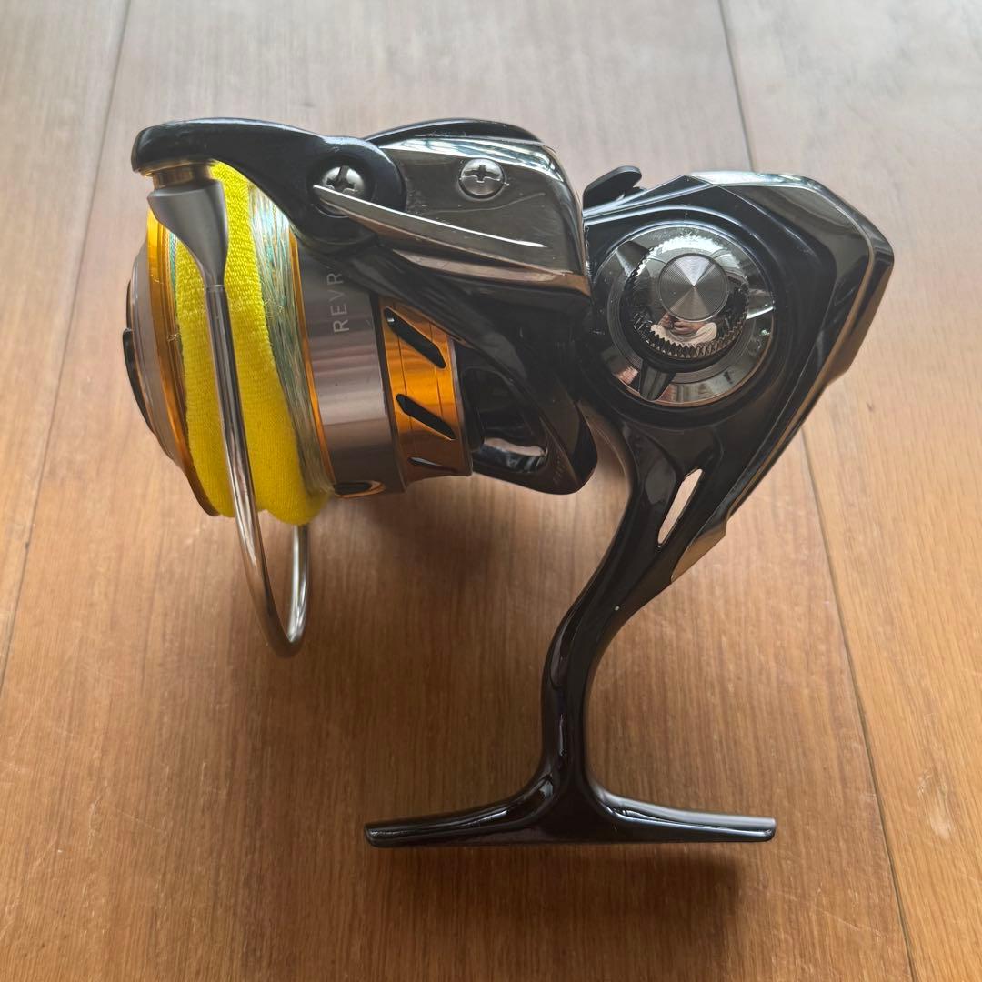Daiwa スピニングリール ブラック/ゴールド