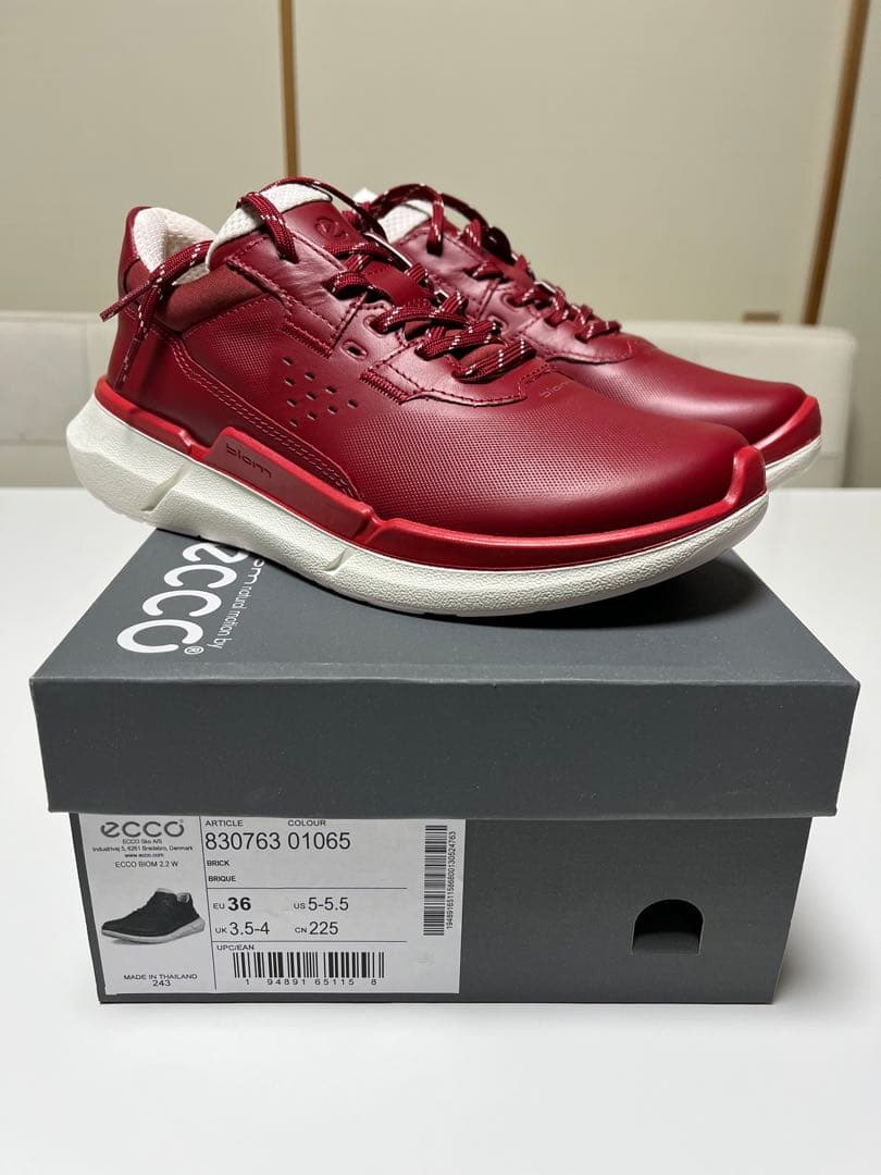 【ECCO Biom 】レザースニーカー