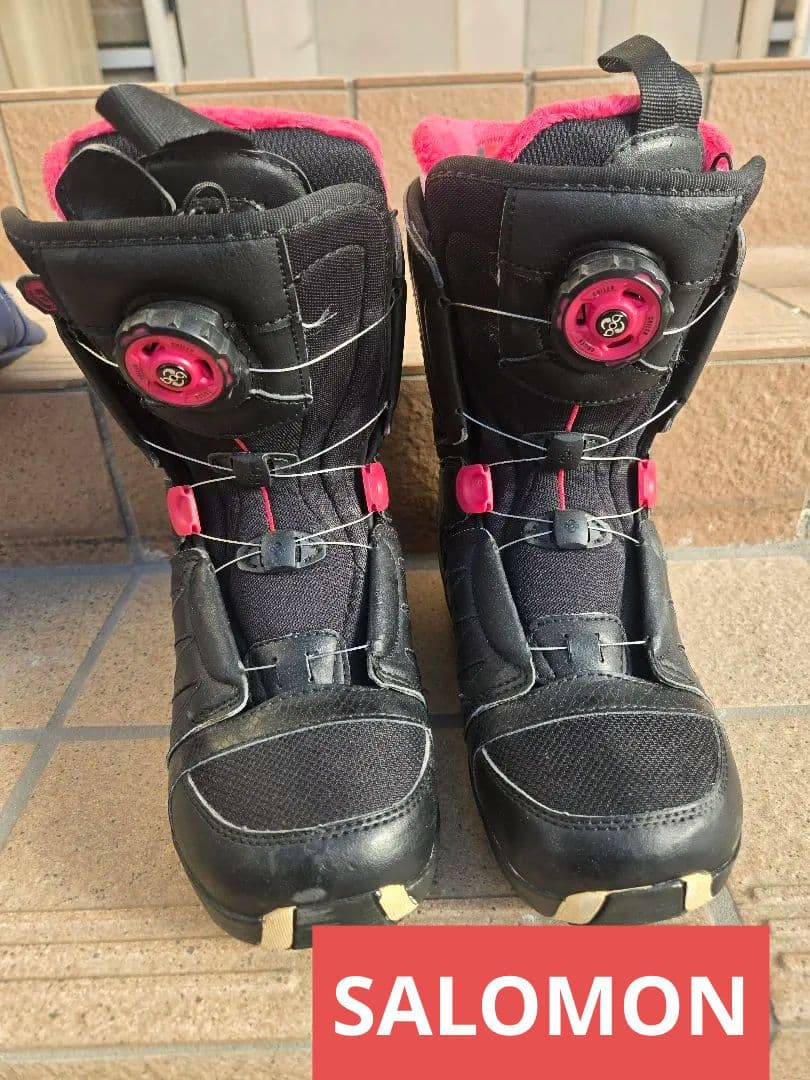 SALOMON 女性用スノーボードブーツ ブラック/ピンク