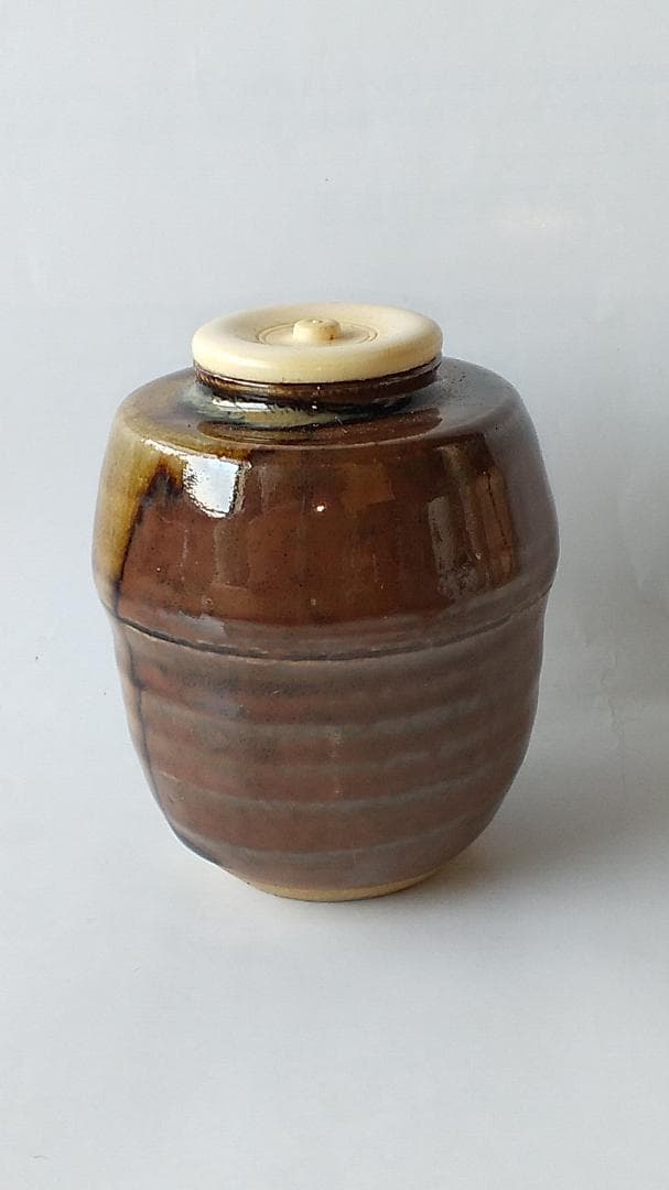 膳所焼 茶入 淡海ぜぜ 陽炎園 仕覆 桜金襴間道 茶道具 共箱 美品 です。