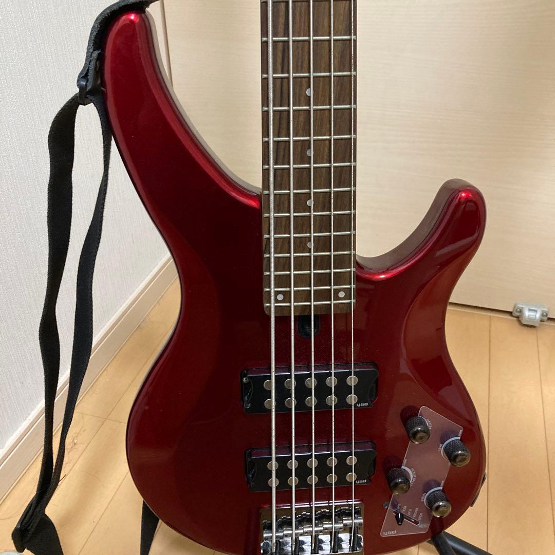 YAMAHA TRBX305 5弦エレキベース レッド ストラップ、ケース付き