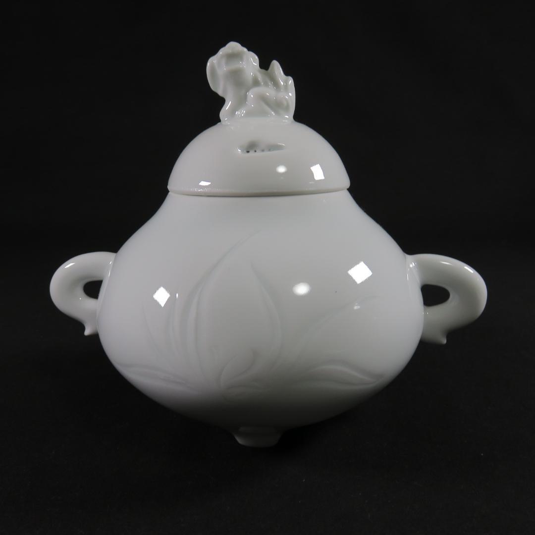 白磁 香炉 獅子 新品 双耳 草文様 三つ足 在銘