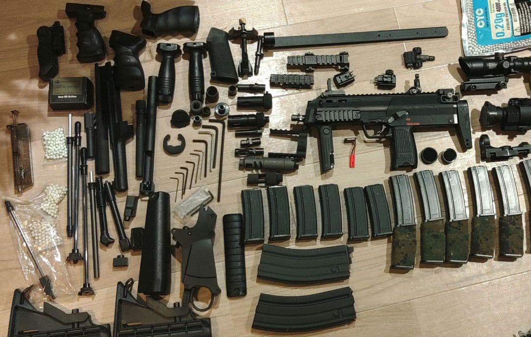マルイ 電動 MP7A1 ジャンク 純正マガジン×6 多弾 ×6外装・光学等盛合