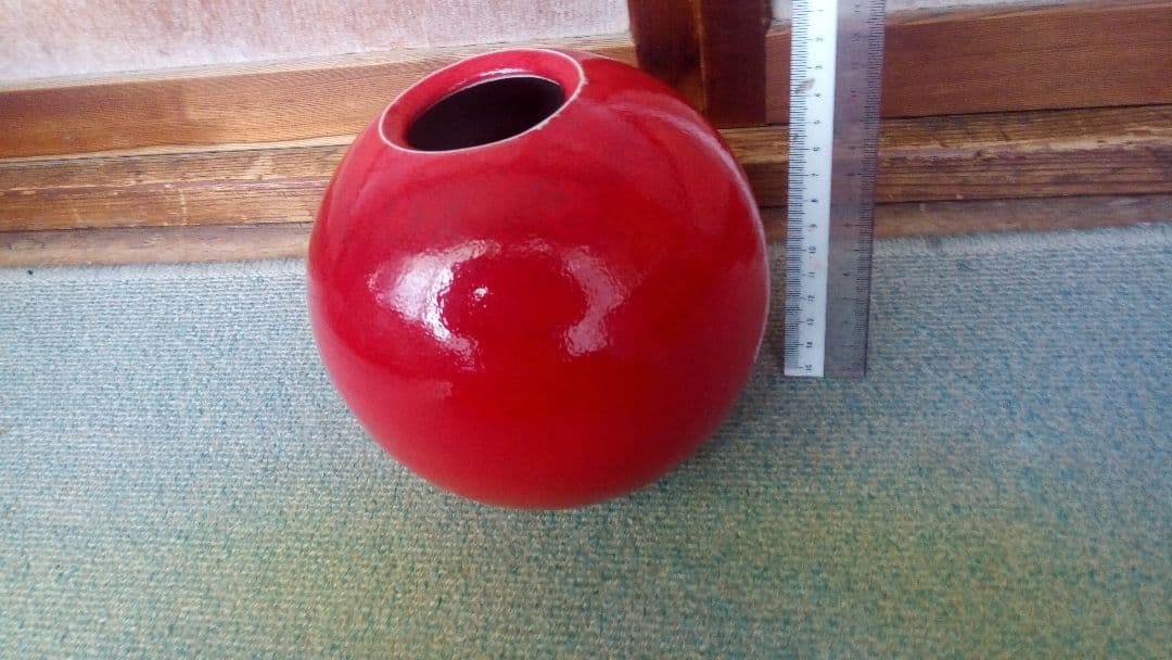故荒木俊雄作赤釉薬丸花器