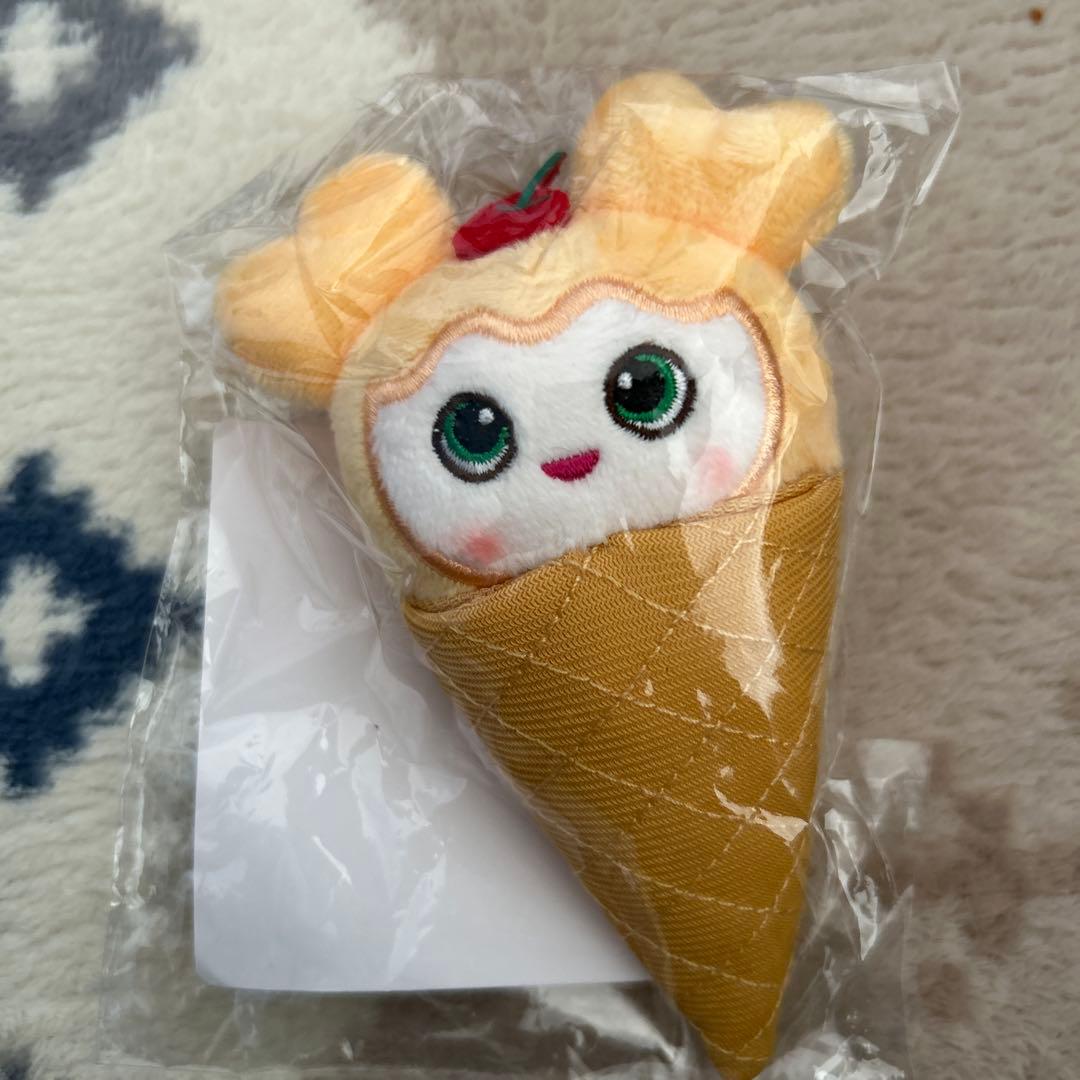 TWICE BABY LOVELYS アイスぬいぐるみバッチ　ジヒョ