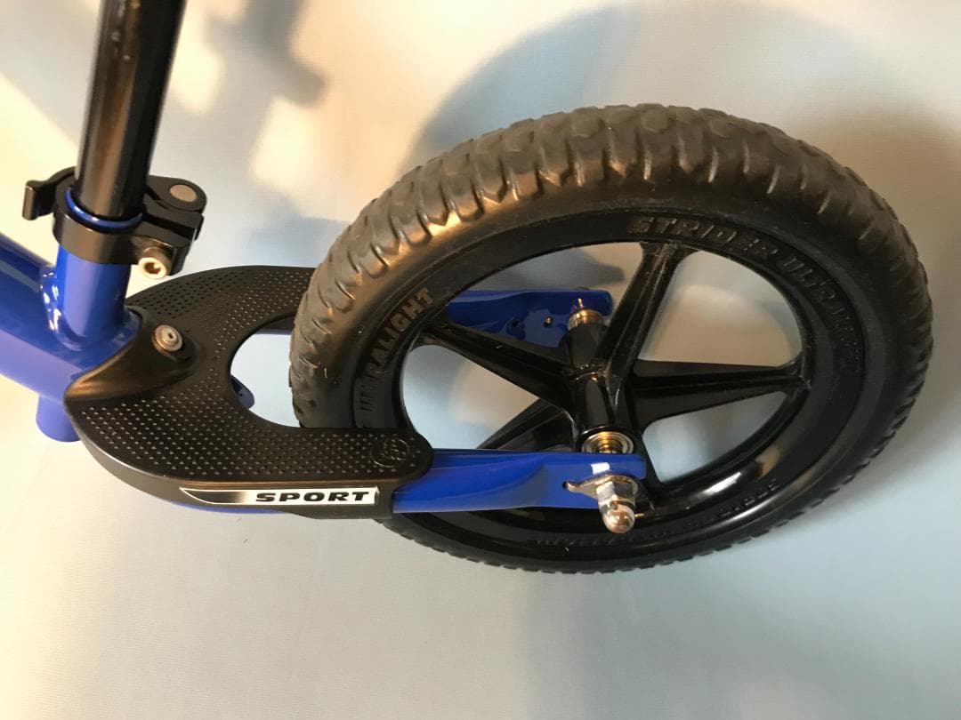 ストライダー　12スポーツ　ブルー