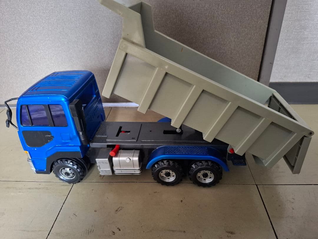 ダンプカー