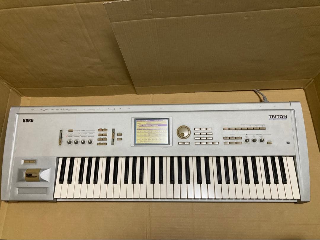 KORG TRITON シンセサイザー 61鍵 コルグ キーボード 0711