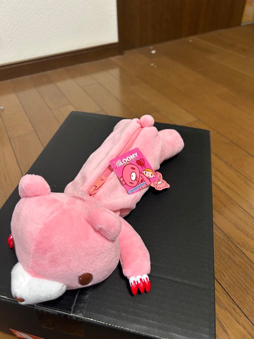 GLOOMY はらばいぬいぐるみポーチ