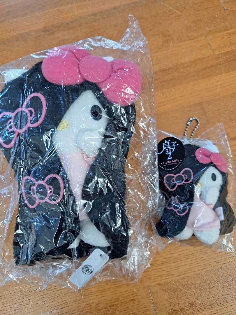 映画　貞子3D　キティちゃんコラボ　ぬいぐるみ　ストラップ　2個セット