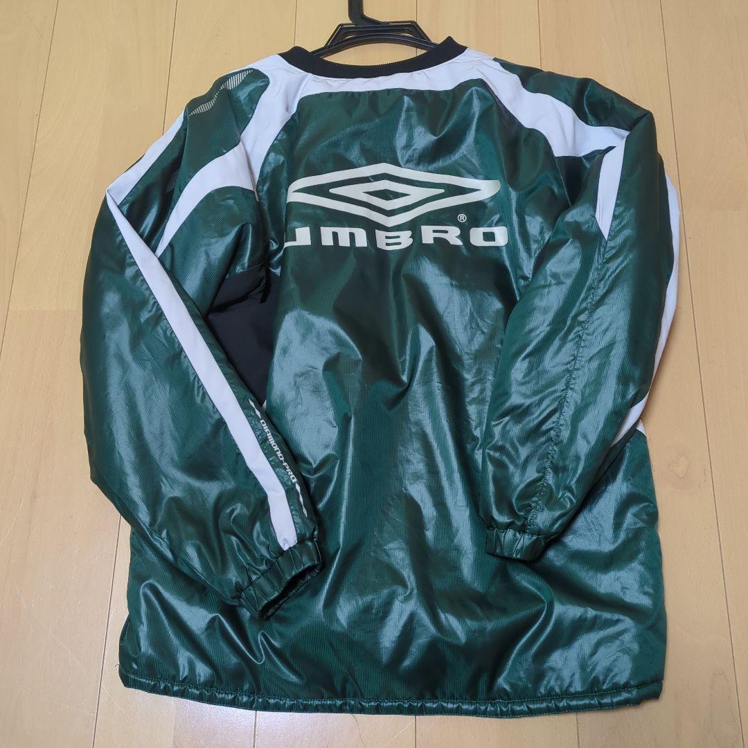 いいねのみ止めて下さい！値引不可☆希少♥美品♥アンブロ　UMBRO　中綿　ピステ