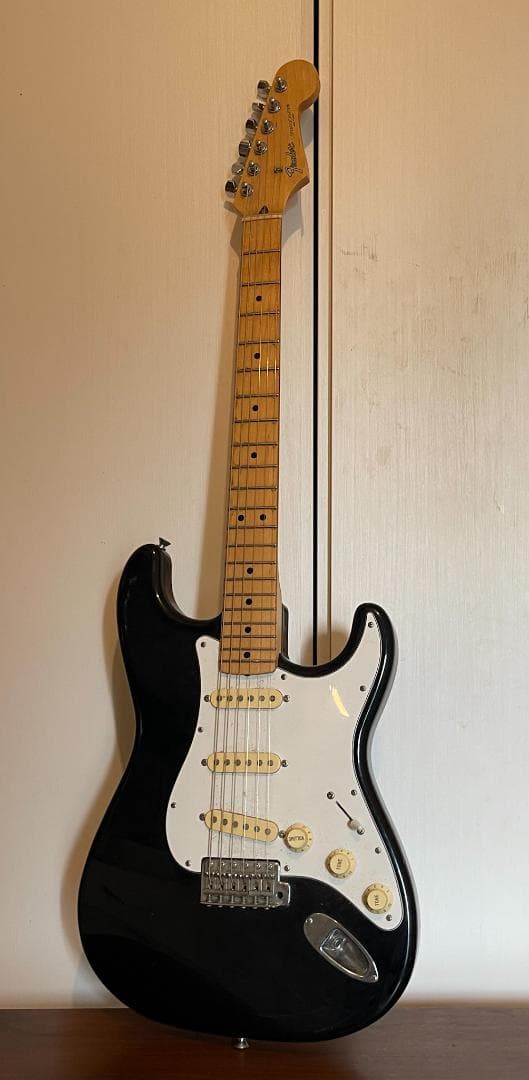 q*a様 ば*ん様 fender japan ストラトキャスター 1993-94