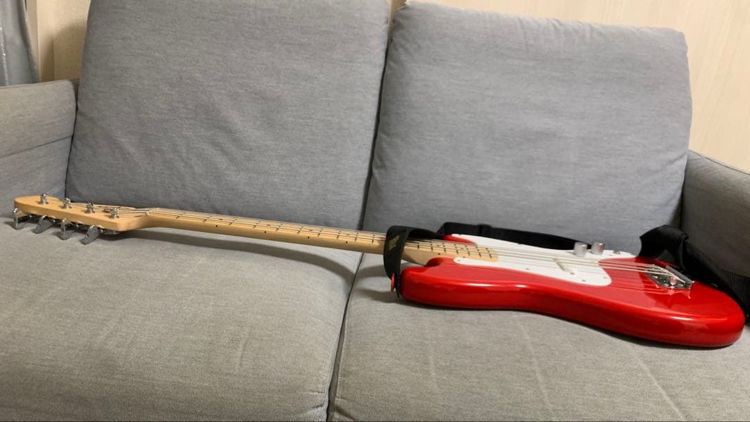 スクワイヤー　Squire Bronco Bass ショートスケールベース