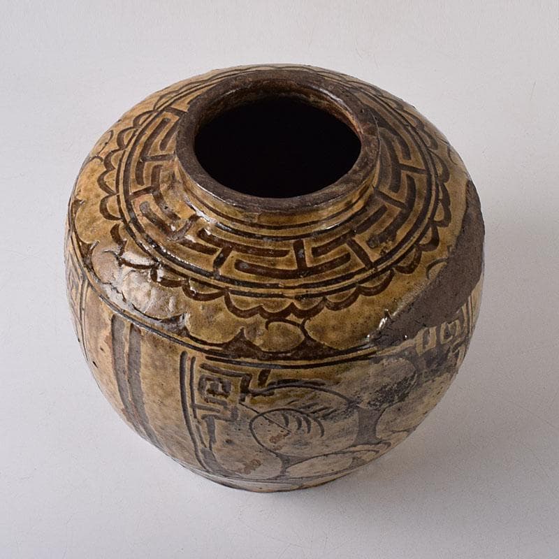 琉球陶器　壺屋焼　褐釉掻き落とし花文壺　時代箱　C　7752C