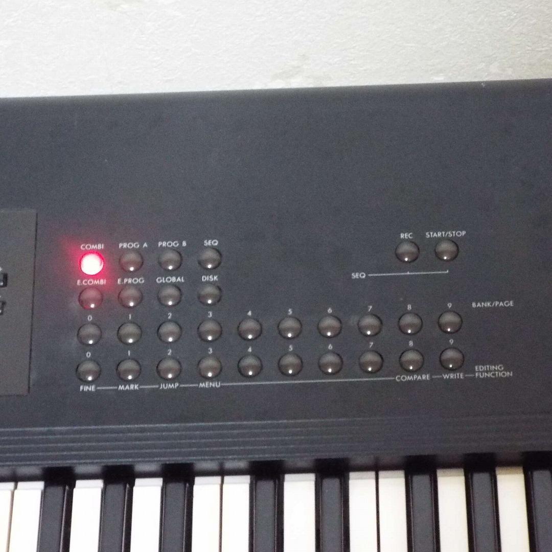 完動_美品 電池交換済 76FS鍵盤 コルグ T2_本体のみ