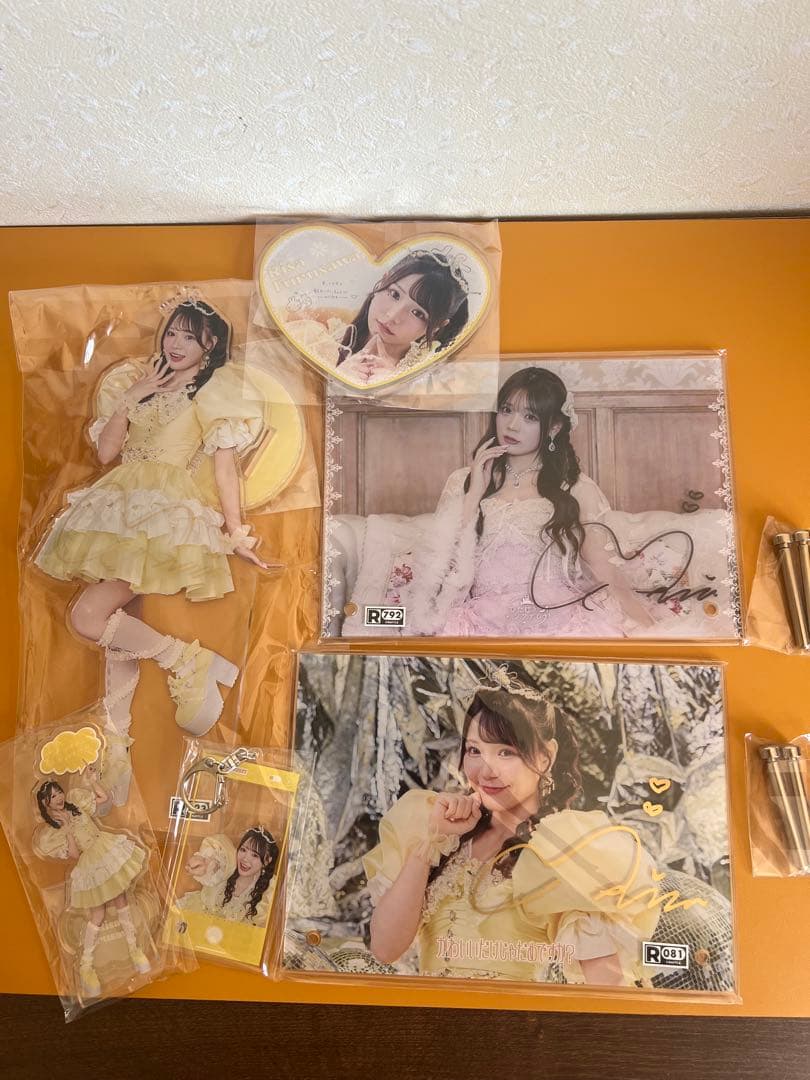 古澤里紗直筆サイン入りアクリルパネルⅹ2、直筆サイン入りデカアクスタその他セット