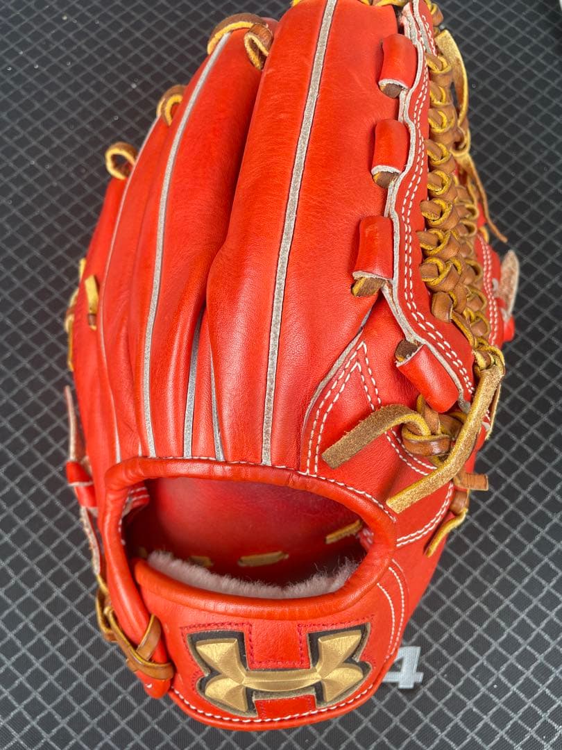 Under Armour 硬式野球グローブ　内野手　収納袋付き
