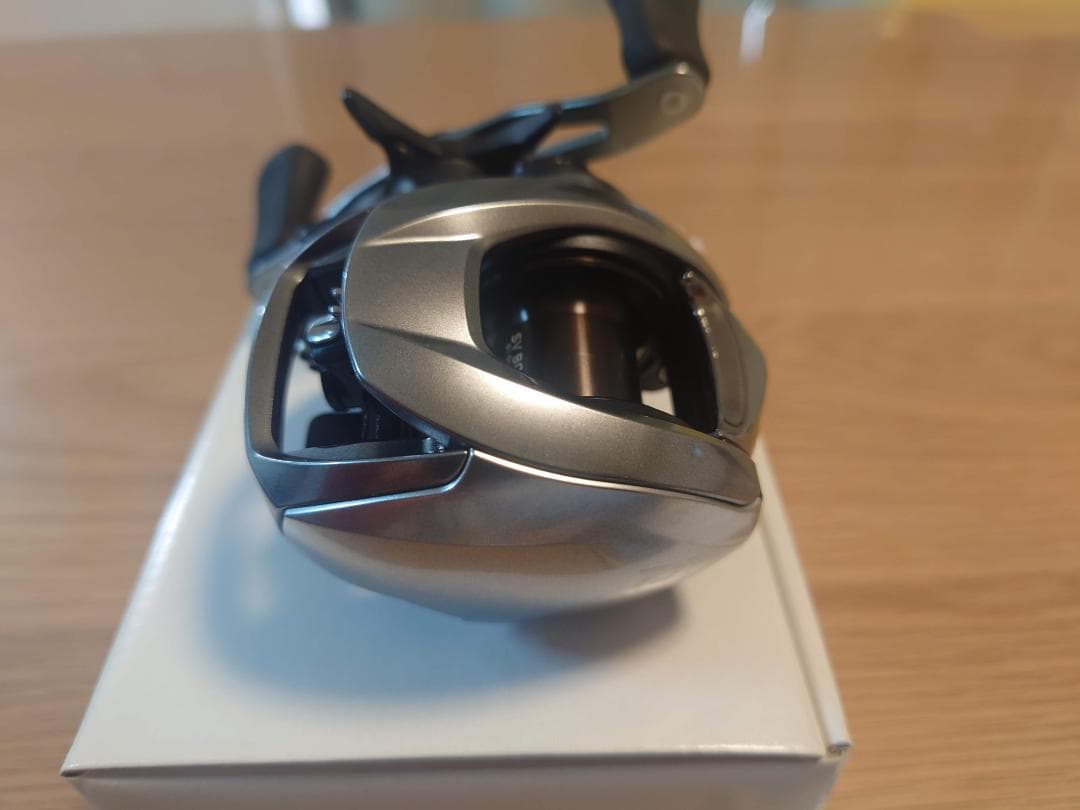 【未使用品】ダイワ ZILLION SV TW 1000P KTF 5.5 右
