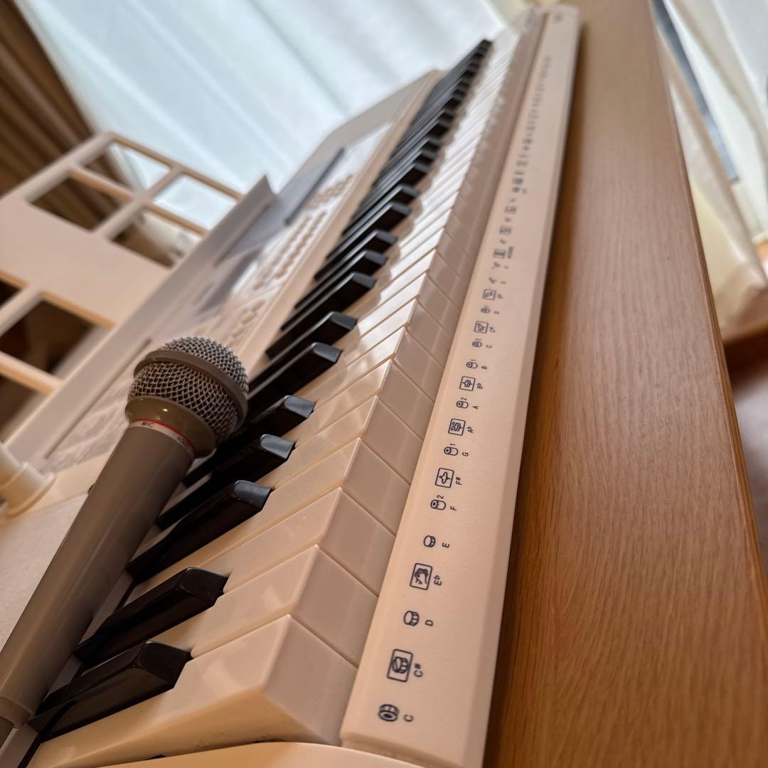 CASIO 電子ピアノ　LK-515 ヒカリナビゲーション　卓置き