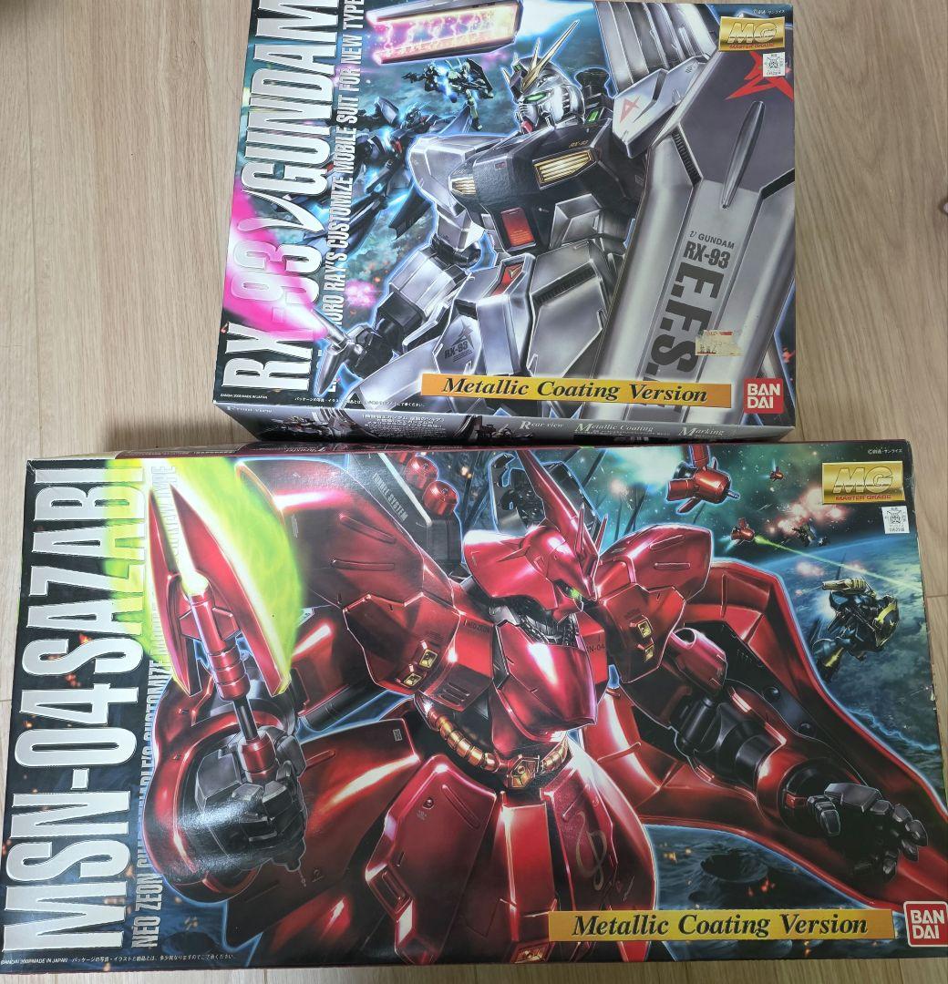 MG RX-93 νガンダム & MSN-04 サザビー メタリックコーティング