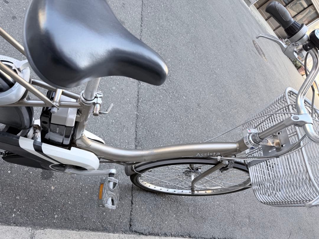 大阪府　ブリヂストン　電動アシスト自転車 シルバー 前カゴ付き