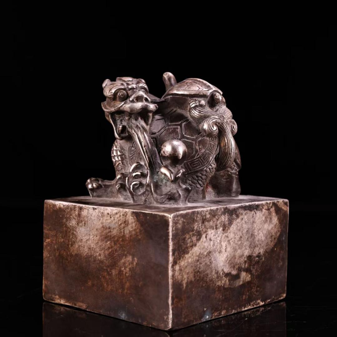 中国古美術『旧蔵 純銅鍍銀 龍亀印章』高浮彫鏨刻 古銅器 置物 擺件 時代物