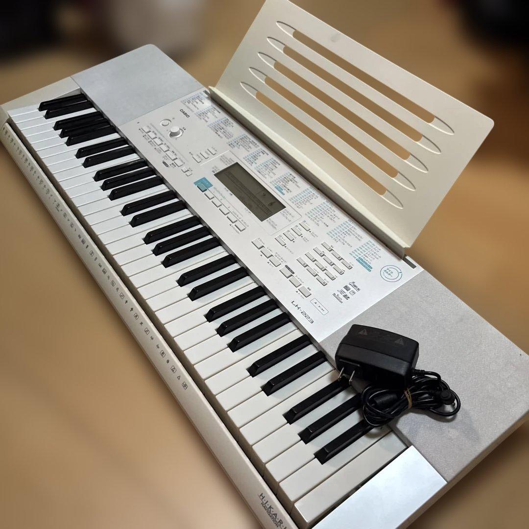 CASIO LK-223 光ナビゲーション 電子キーボード 61鍵