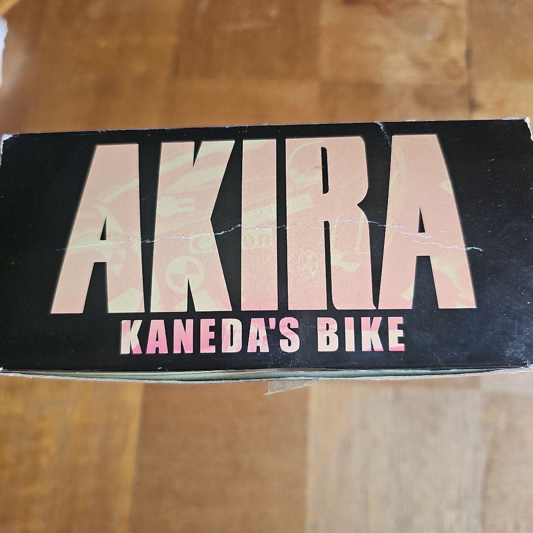 AKIRA カネダのバイク フィギュア付き