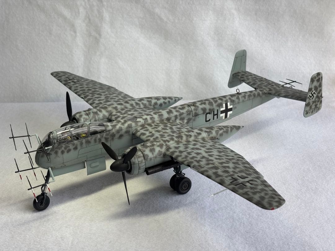 1／48ドイツ空軍ハインケルHe219Aウーフー夜間戦闘機プラモデル完成品