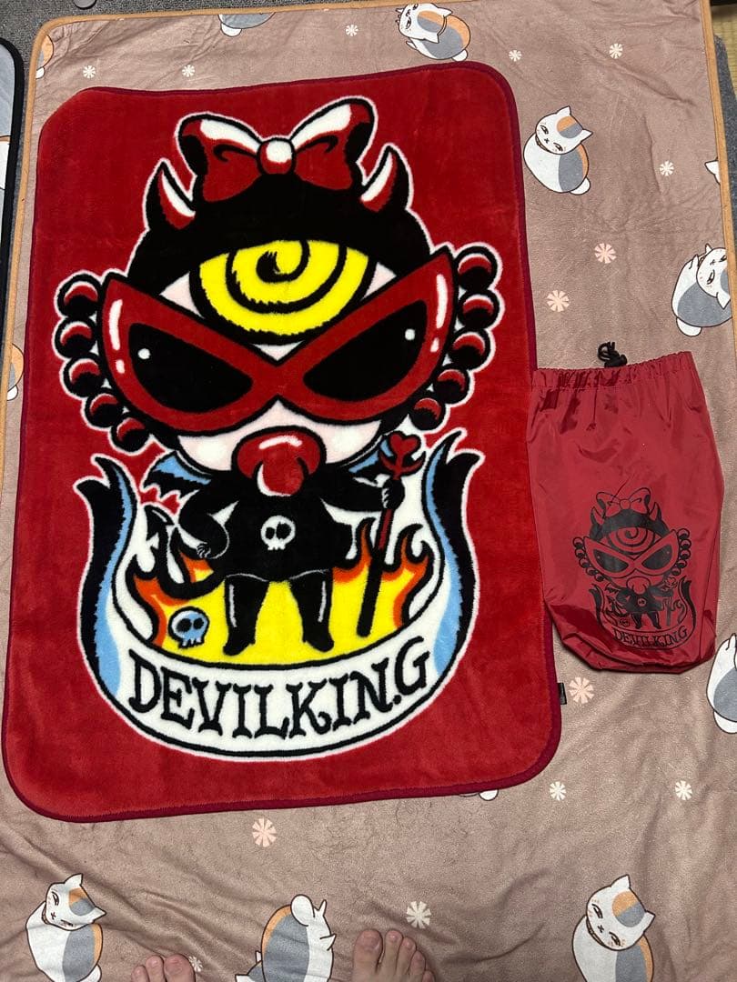 DEVIKINGキャラクターブランケットと収納袋
