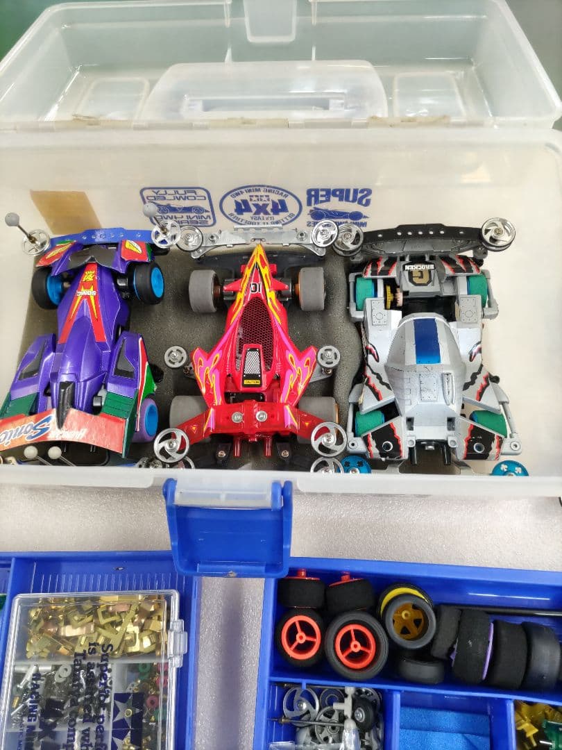 ミニ四駆　５台セット　TAMIYAのボックス付き　パーツ類多数