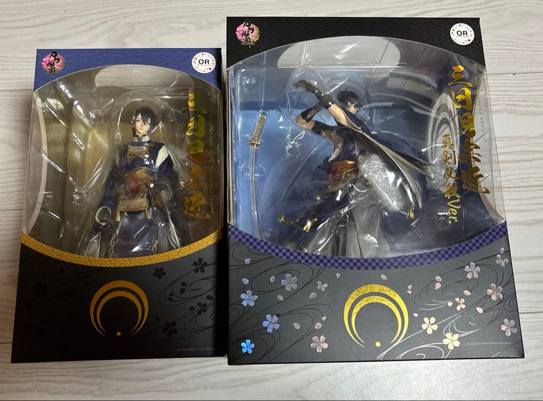 刀剣乱舞 三日月宗近 通常Ver. &真剣必殺Ver. 1/8スケールフィギュア