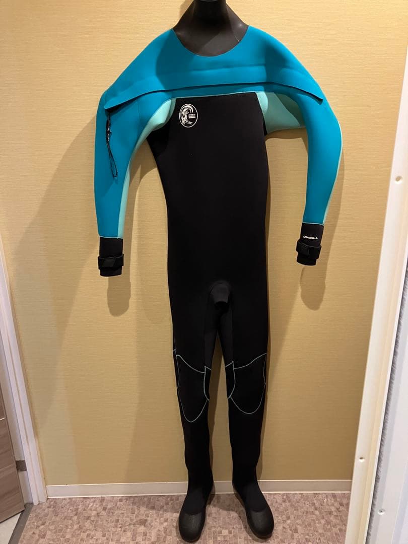 女性用オニールドライスーツ3ミリ新品