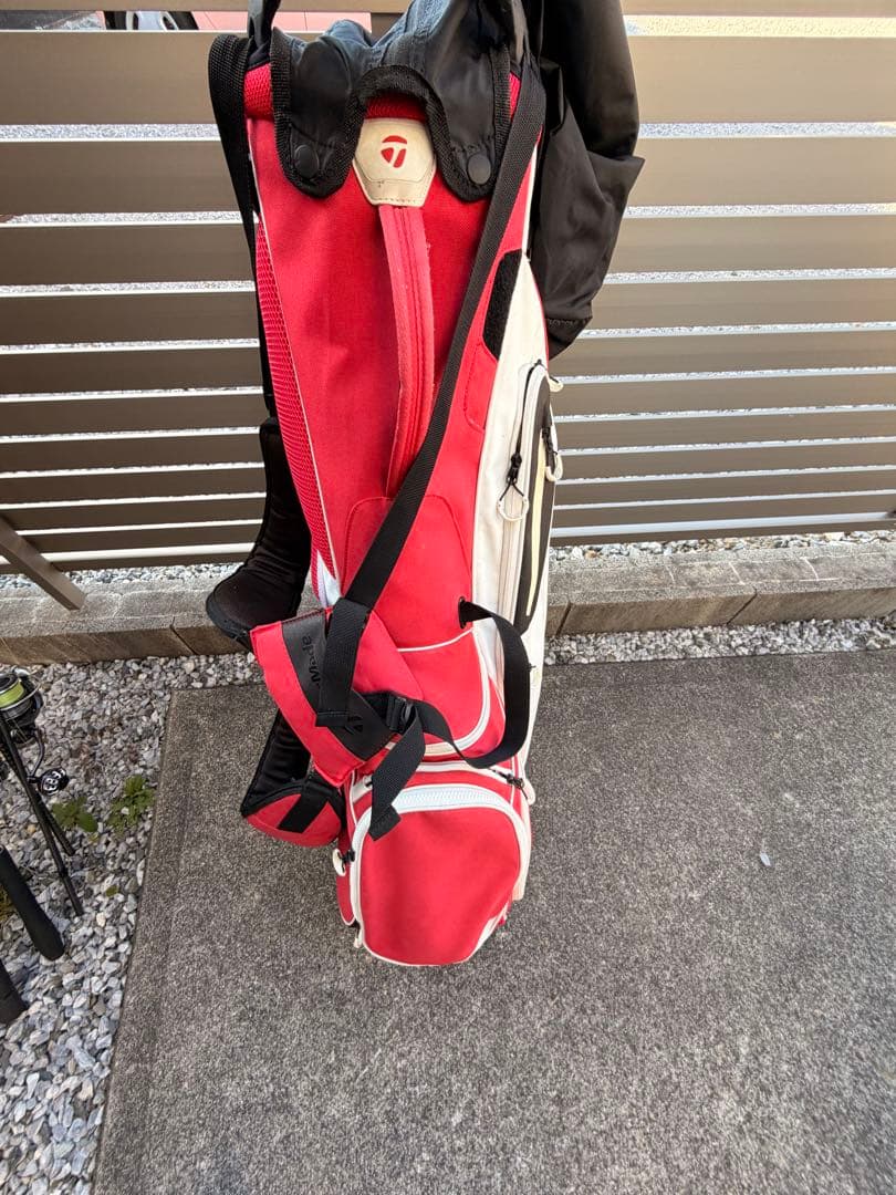 TaylorMade ゴルフバッグ 赤/白 スタンド付き