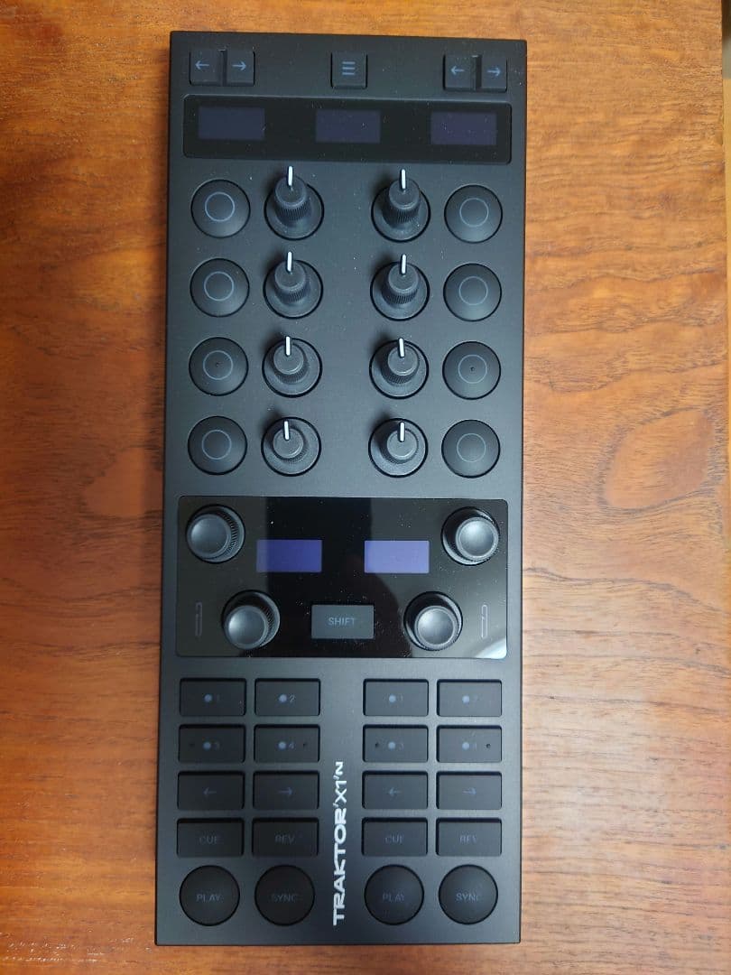 TRAKTOR X1 MK3コントローラー