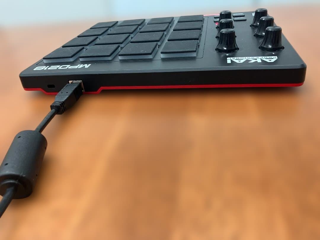 AKAI MPD218 ①