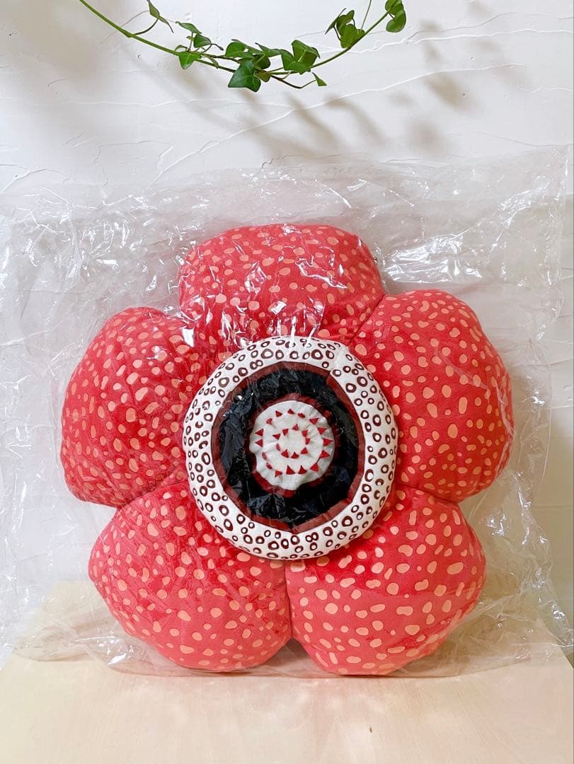 新品未開封　世界最大の花 「ラフレシア」 の クッション　特別展 \