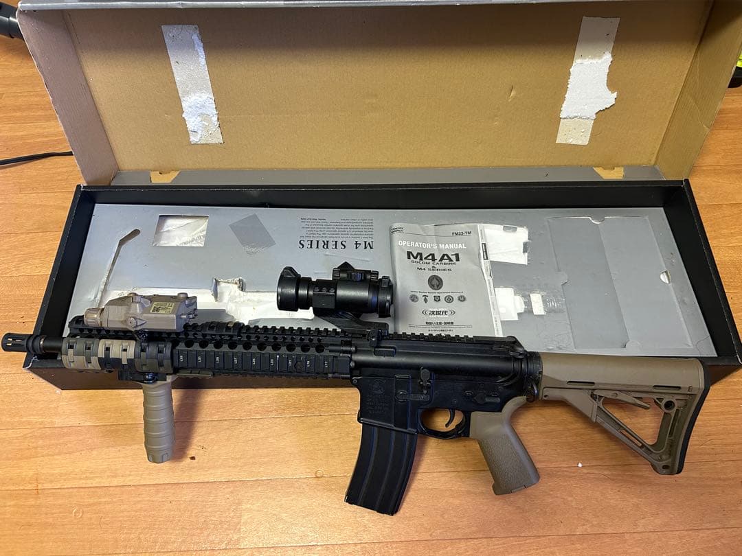 東京マルイ M4A1 次世代電動ガン スコープ付き