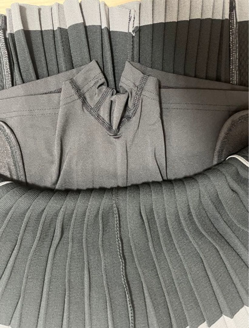 新品　adidas ゴルフ　長袖セーター　フレアースカート　　セットアップ　M