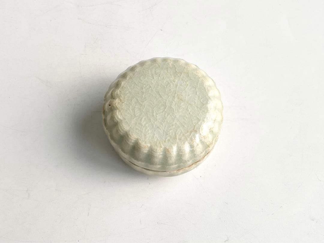 茶道具　骨董　アンティーク　影青香合　青白磁　影青　宋代　宋磁　菊香合