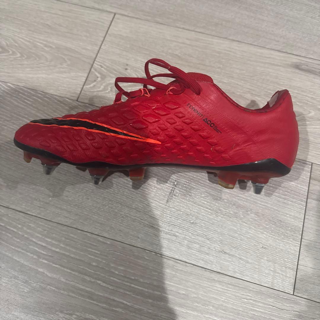 Nike サッカースパイク ハイパーヴェノム