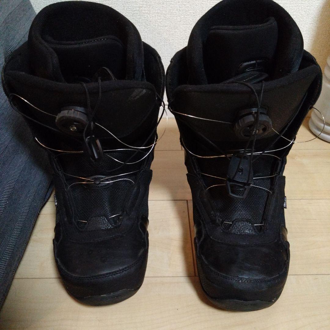BURTONスノーボード板セット、Rideブーツ、BURTONウェア。