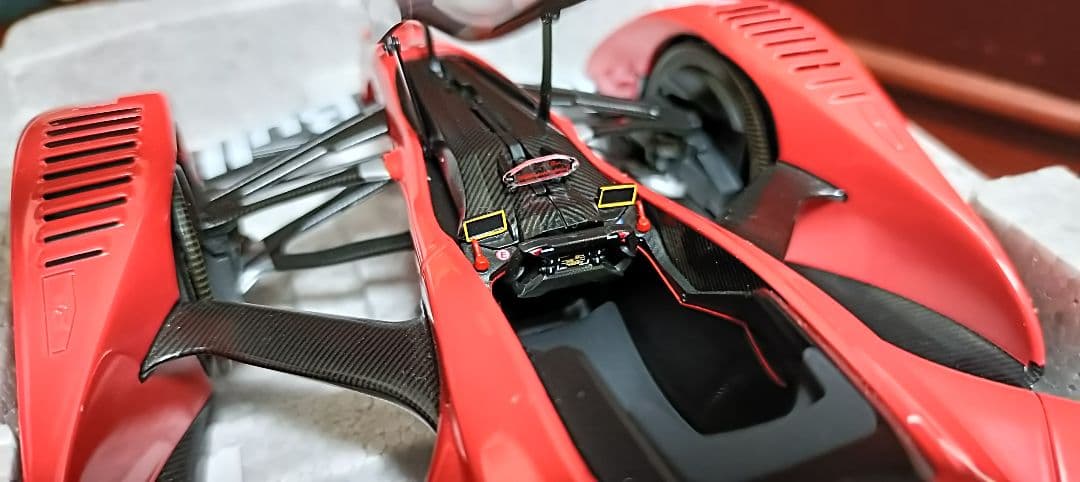 ミニカー AUTOart 1/18 RedBull X2010 signature