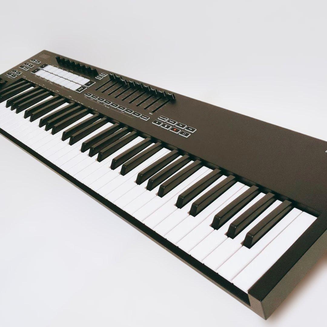 Novationノベーション Launchkey61 MK3 MIDIキーボード