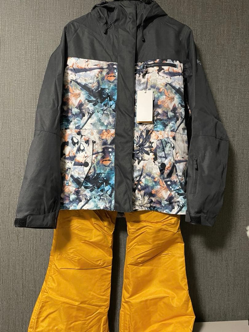 【新品未使用】ROXY スノボウェア Mサイズ 上下セット