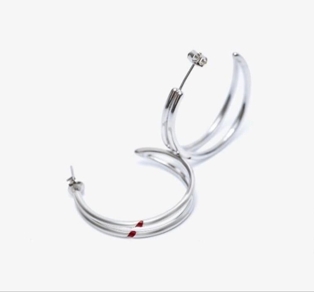 アイドル BTS ARTIST-MADE RED CARVING EARRING